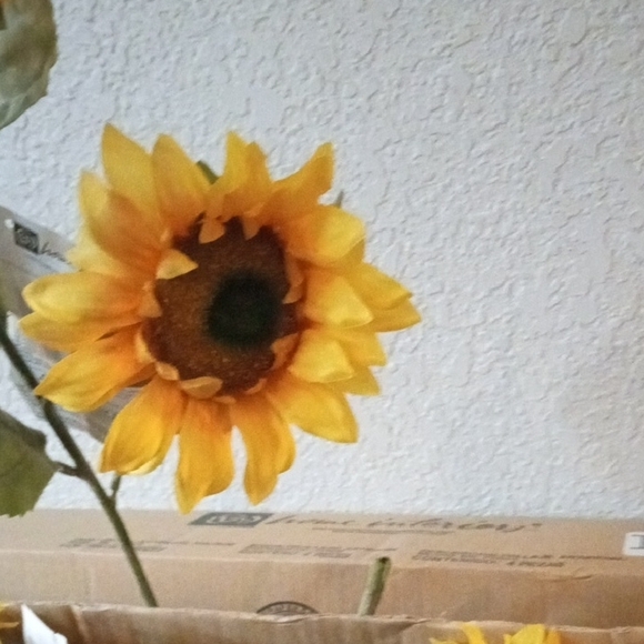 Original Home Interiors Faux Sunflower and green leaf Blended assortment - Picture 7 of 10